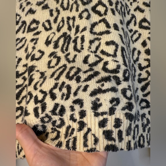 Forever 21 Women's M Rabbit Hair Black White Leopard Crew Neck Pullover Sweater - Picture 4 of 7